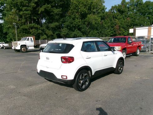 Used 2025 Hyundai Venue SEL FWD image 6