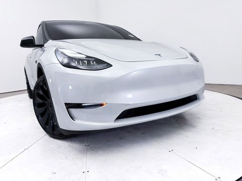 Used 2024 Tesla Model Y Performance image 7