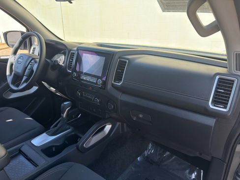 Used 2022 Nissan Frontier SV RWD image 13