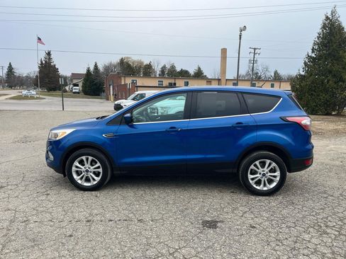 Used 2017 Ford Escape SE image 2