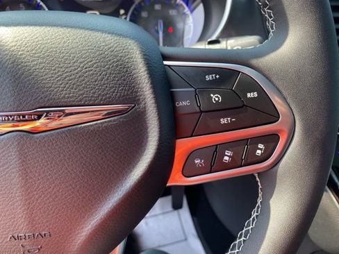 New 2025 Chrysler Pacifica Select w/ Fav Edition Package FWD image 15