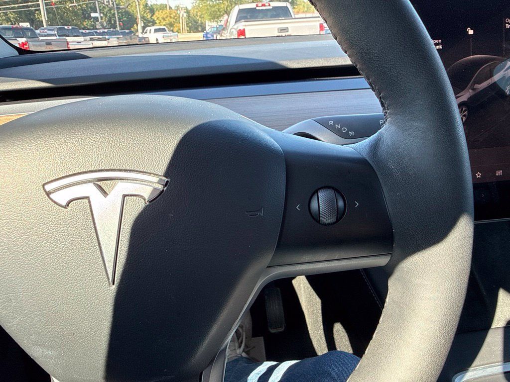 Used 2023 Tesla Model Y Long Range AWD/4WD image 29