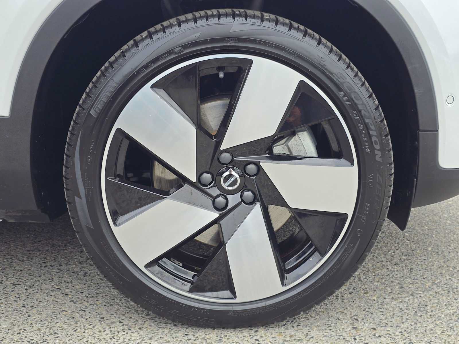 Used 2023 Volvo XC40 Recharge Ultimate AWD/4WD image 10