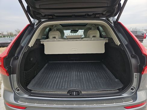 Used 2020 Volvo XC60 T6 Momentum w/ Protection Package Premier image 29