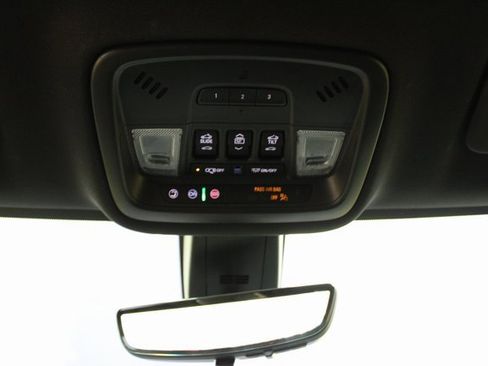 Used 2023 Chevrolet Traverse RS image 21