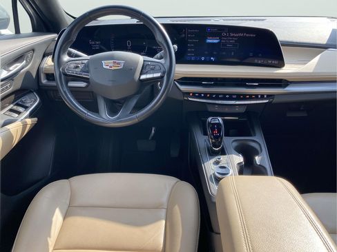 Used 2025 Cadillac XT4 Premium Luxury FWD image 9