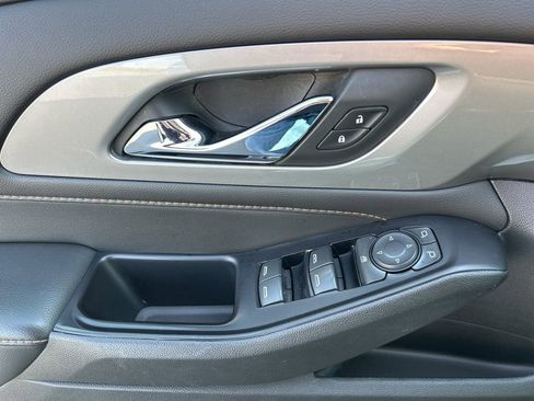 Used 2019 Chevrolet Traverse LT image 15