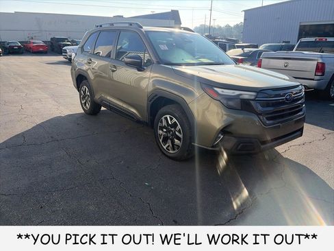 Used 2025 Subaru Forester Premium image 1