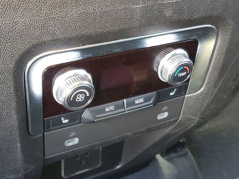 Used 2023 GMC Yukon SLT w/ SLT Premium Package image 14