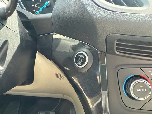 Used 2019 Ford Escape Titanium image 31