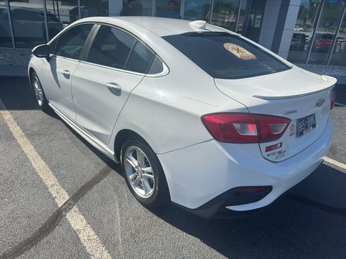 Used 2018 Chevrolet Cruze LT w/ Sun And Sound Package FWD image 7