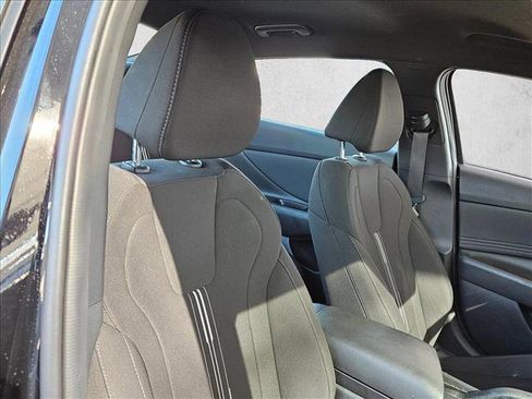 Certified 2025 Hyundai Elantra Sport image 22