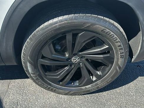 Used 2022 Volkswagen Atlas SE image 38