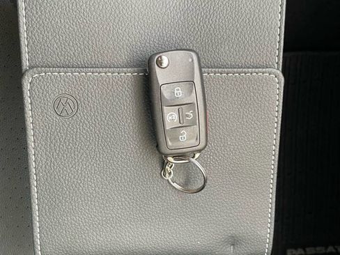 Used 2020 Volkswagen Passat 2.0T SE image 27