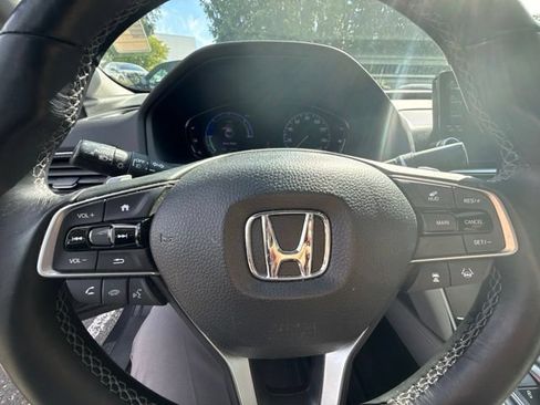 Used 2018 Honda Accord Touring image 10