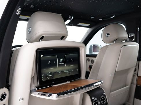Certified 2020 Rolls-Royce Cullinan AWD/4WD image 25