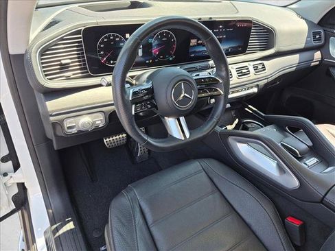 Used 2024 Mercedes-Benz GLS 580 4MATIC image 9