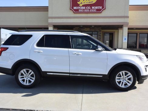 Used 2018 Ford Explorer XLT w/ Equipment Group 201A image 6