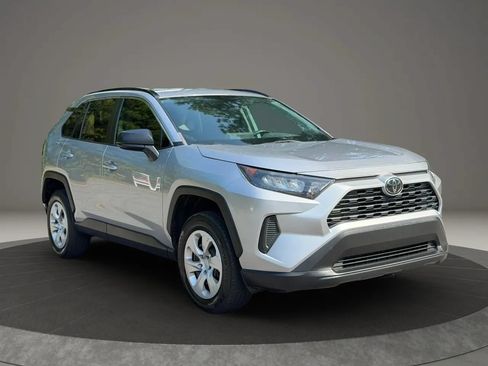 Used 2021 Toyota RAV4 LE FWD image 3