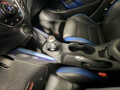 Used 2016 Hyundai Veloster Rally Edition FWD image 23