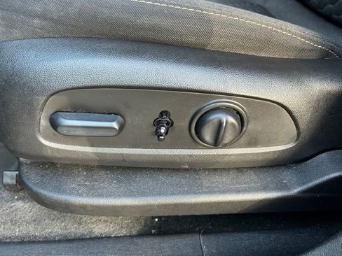 Used 2019 Chevrolet Equinox LT w/ Driver Convenience Package FWD image 17