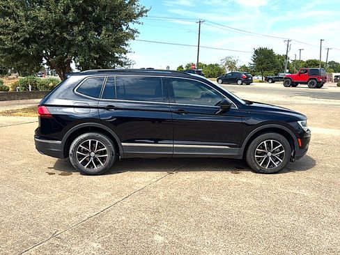Used 2021 Volkswagen Tiguan SE FWD image 4