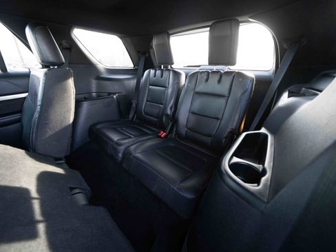Used 2018 Ford Explorer XLT w/ Equipment Group 202A image 24
