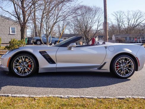 Used 2015 Chevrolet Corvette Z06 w/ 3LZ Preferred Equipment Group image 3