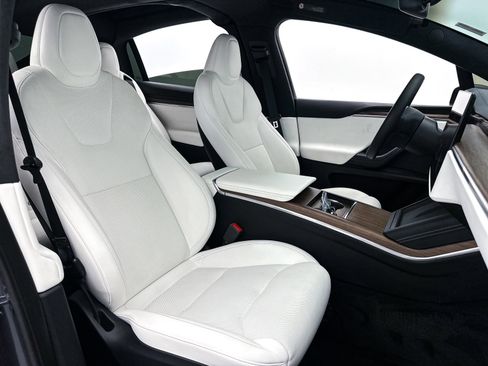 Used 2022 Tesla Model X image 36