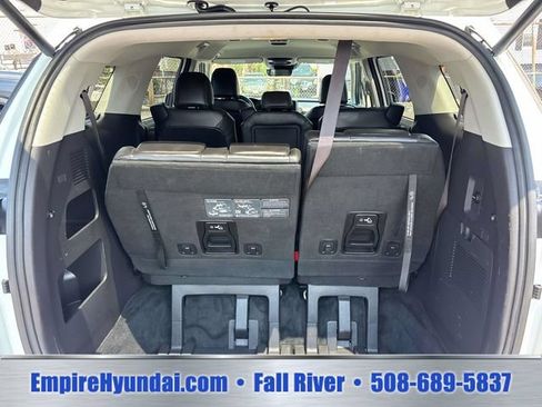 Used 2024 Kia Carnival EX FWD image 16