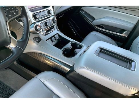 Used 2018 Chevrolet Suburban LT image 19