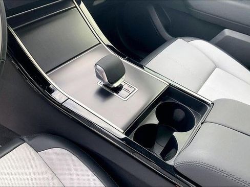 Used 2026 Land Rover Range Rover Velar Dynamic SE image 17