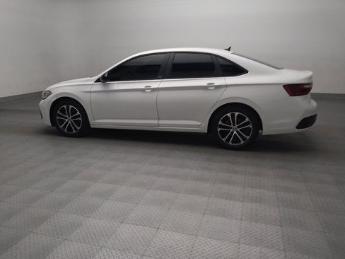 Used 2024 Volkswagen Jetta Sport image 3