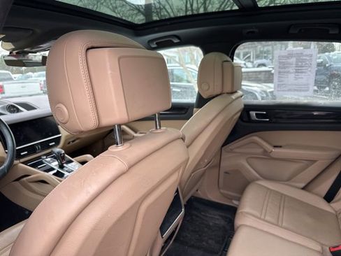 Used 2022 Porsche Cayenne image 7