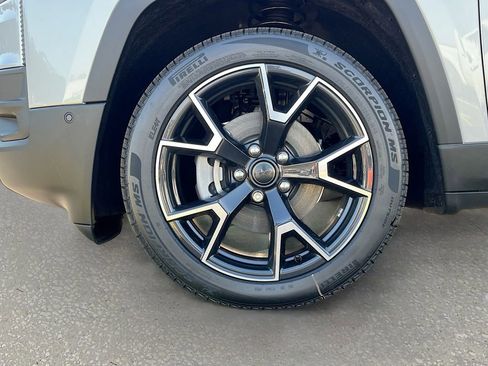 New 2026 Jeep Cherokee Overland image 32