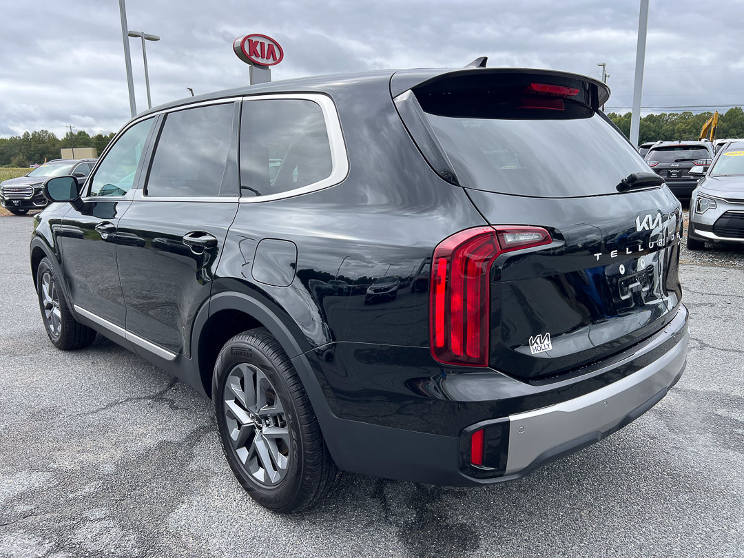 Used 2025 Kia Telluride LX FWD image 4