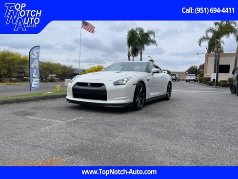 Used 2010 Nissan GT-R Premium image 1