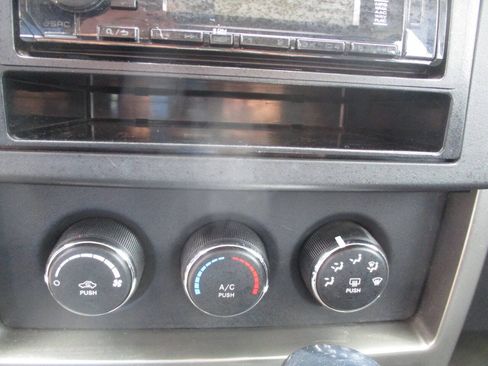 Used 2012 Jeep Liberty Sport AWD/4WD image 22