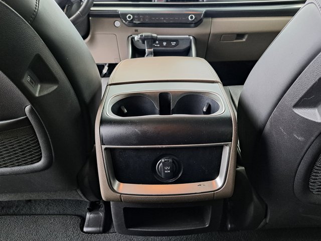 Used 2025 Kia Carnival FWD image 28