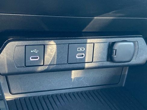 Used 2025 Toyota Prius Plug-In Hybrid image 24