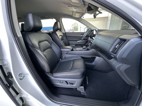 Used 2023 Nissan Pathfinder SL AWD/4WD image 27