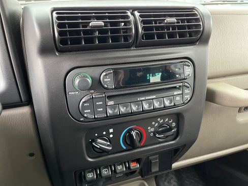 Used 2006 Jeep Wrangler Unlimited Rubicon image 56