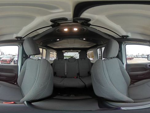 Used 2025 Jeep Wrangler Unlimited Sahara AWD/4WD image 41