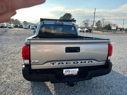 Used 2018 Toyota Tacoma TRD Off-Road image 5