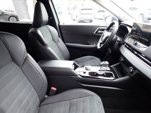 Used 2025 Mitsubishi Outlander SE image 9