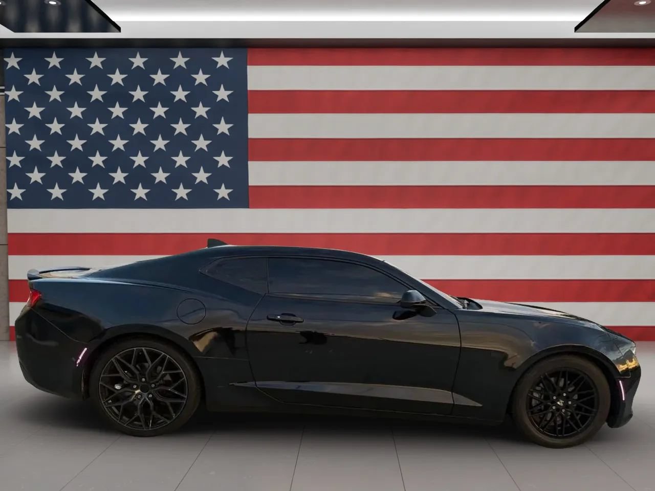 Used 2017 Chevrolet Camaro LT w/ Technology Package RWD image 5