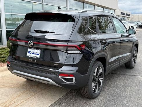 New 2026 Volkswagen Taos SE AWD/4WD image 3