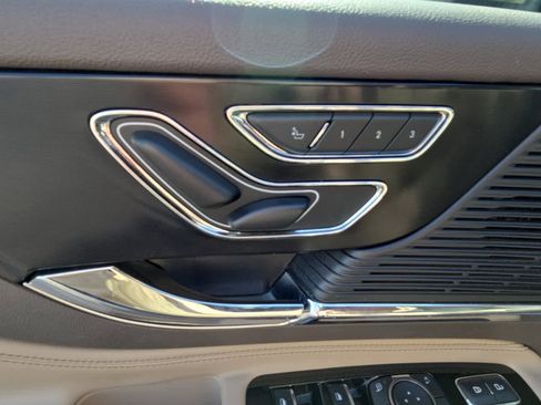 Used 2020 Lincoln Corsair AWD w/ Equipment Group 101A image 19