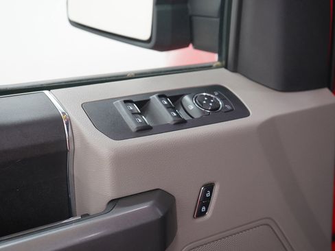 Used 2015 Ford F150 XLT AWD/4WD image 21