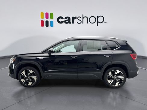 Used 2024 Volkswagen Taos SE w/ Panoramic Sunroof Package AWD/4WD image 2